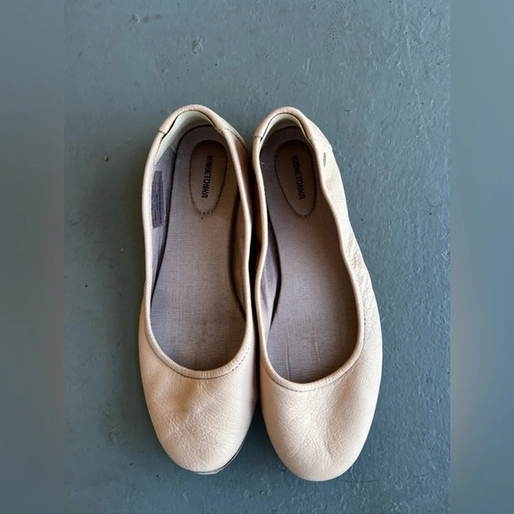 Minnetonka Beige Neutral Leather Ballet Flats - Size 9.5 - Picture 2 of 9